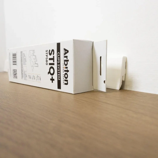 Klipsy do listew przypodłogowych Arbiton STIQ+ - 30 szt.